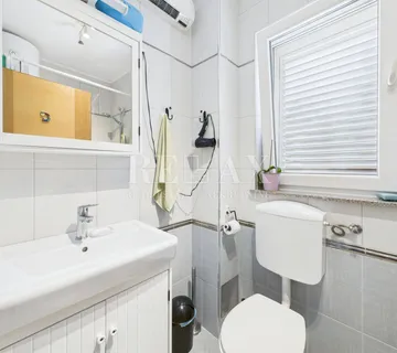 Crikvenica - prostrani stan s okućnicom i parkirnim mjestom - cover