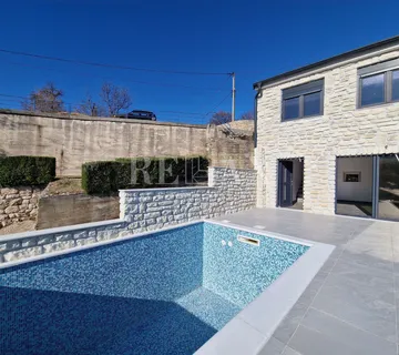 Bribir - kamena kuća s bazenom i pogledom na more - cover