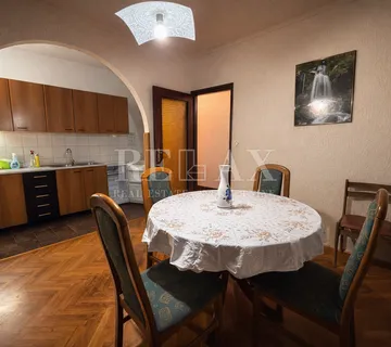 Kastav - prostran dvosobni stan s balkonom - cover