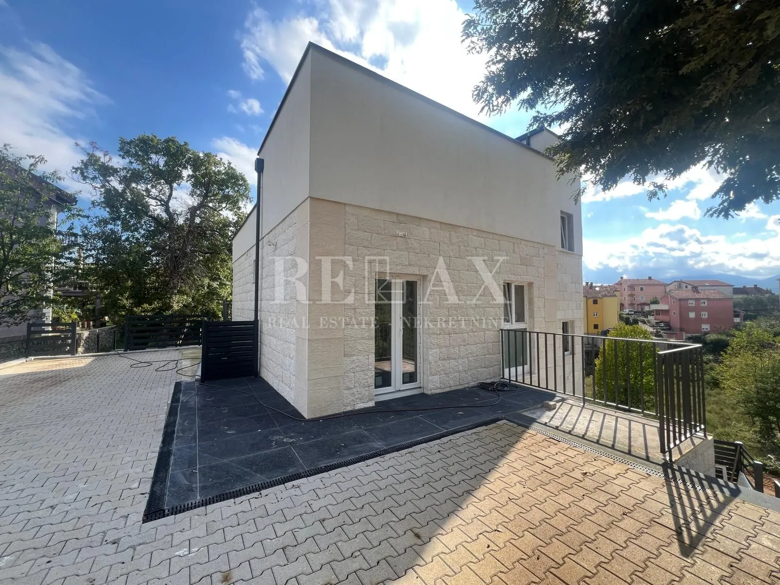 RIJEKA, SRDOČI - Stan u novogradnji  - cover