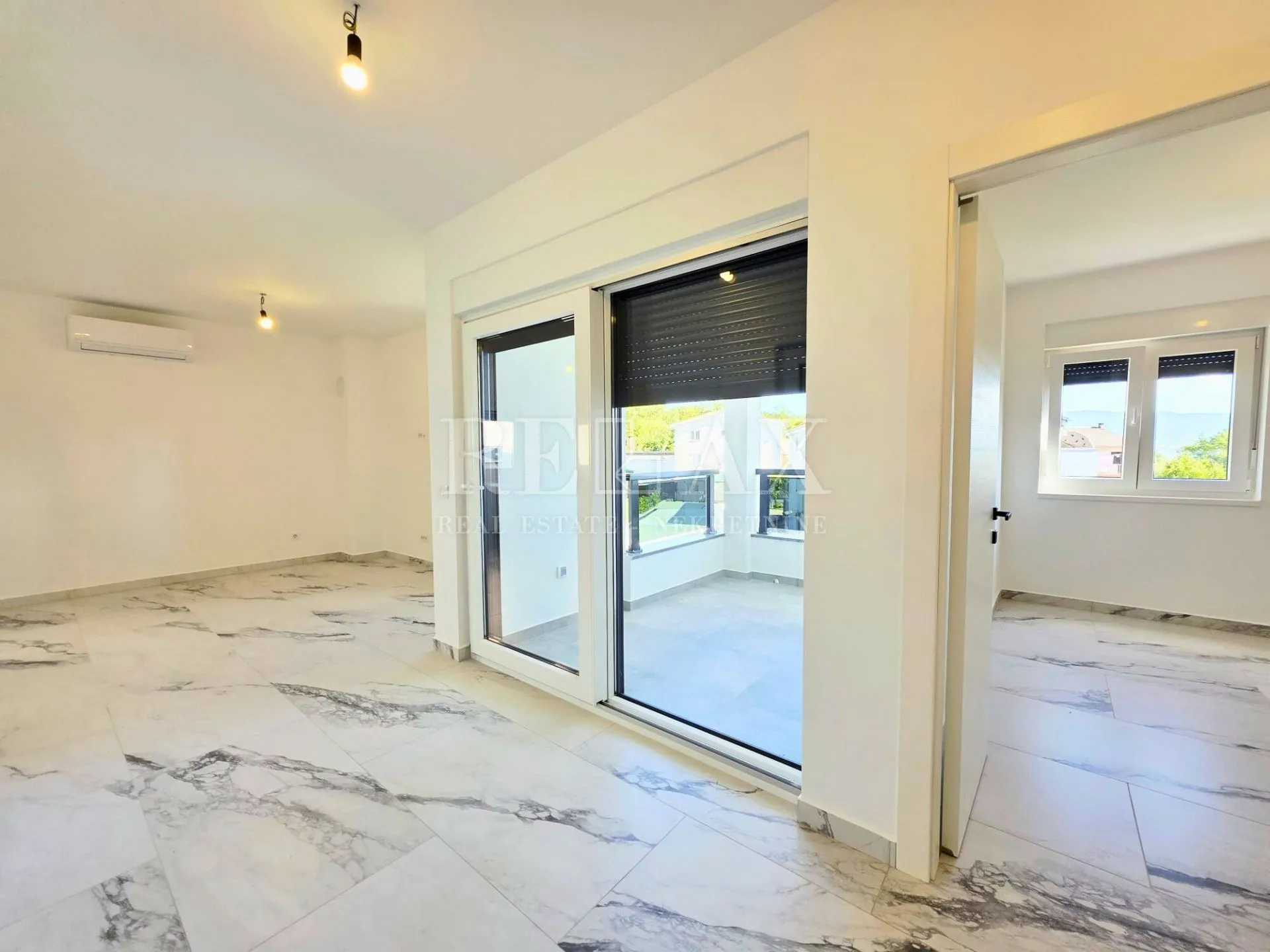 Otok Krk, Čižići - stan 2s/db, novogradnja, parking - cover