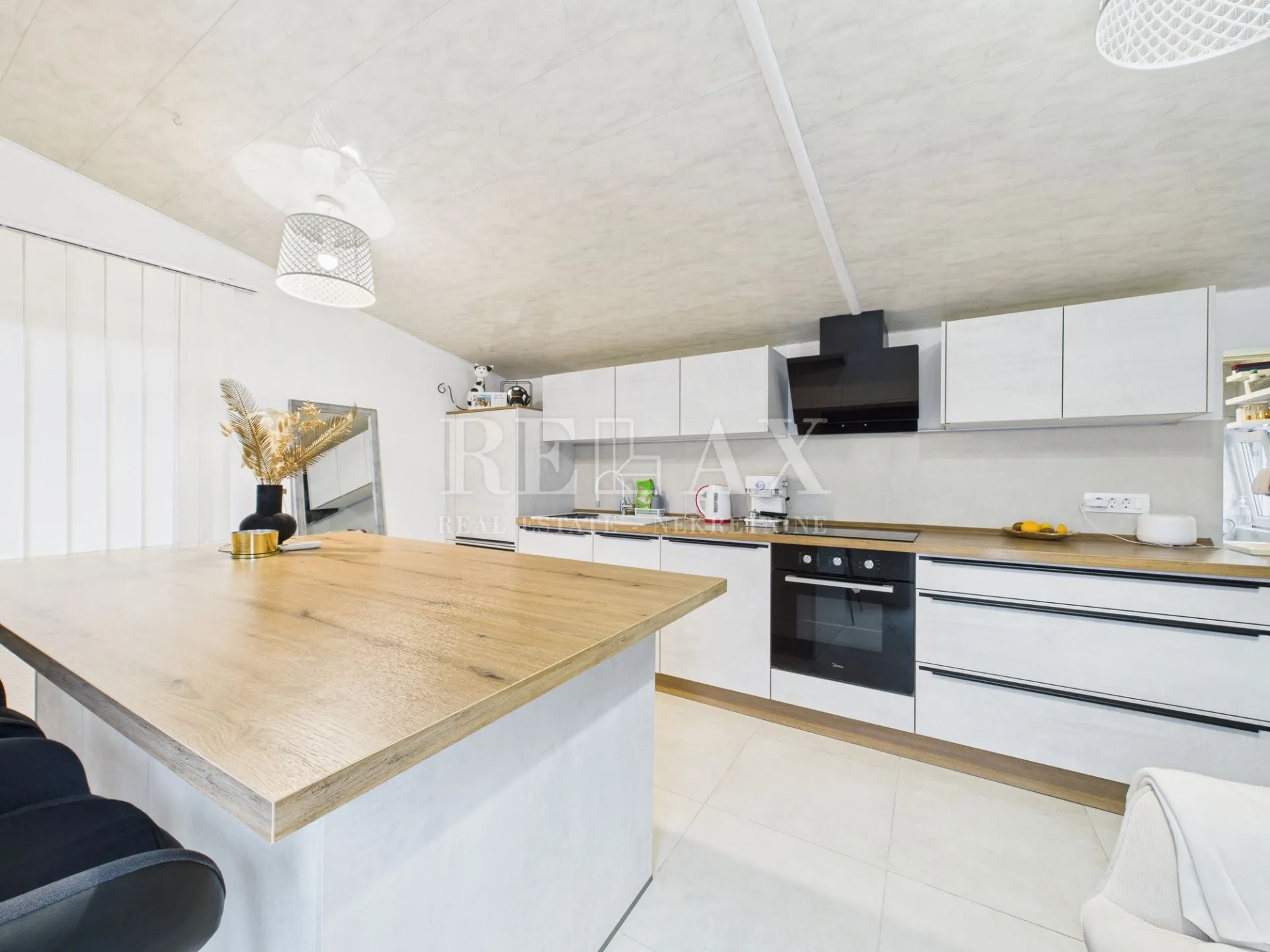 Kastav - kuća sa 3 stana i poslovnim prostorom - cover