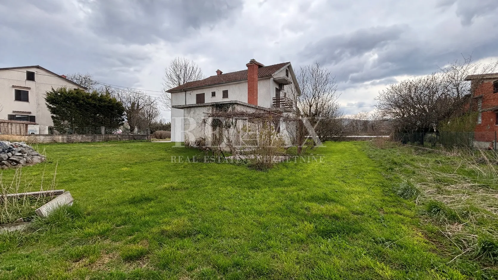 Rijeka, Podhum - kuća sa 2 stana i dvije garaže - cover