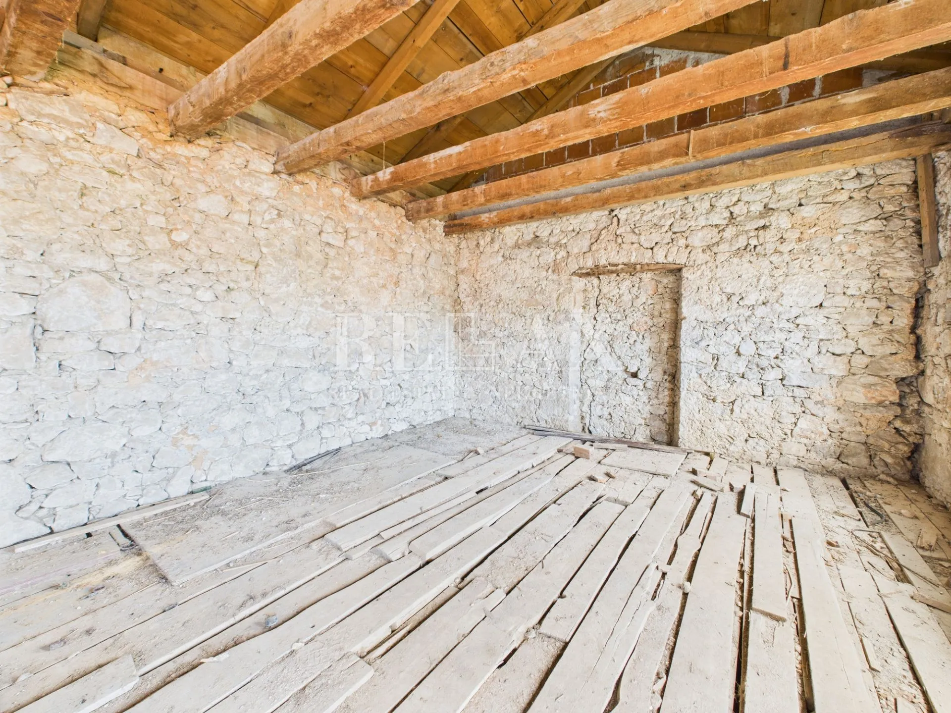 Bribir - autentična kamena kuća - cover