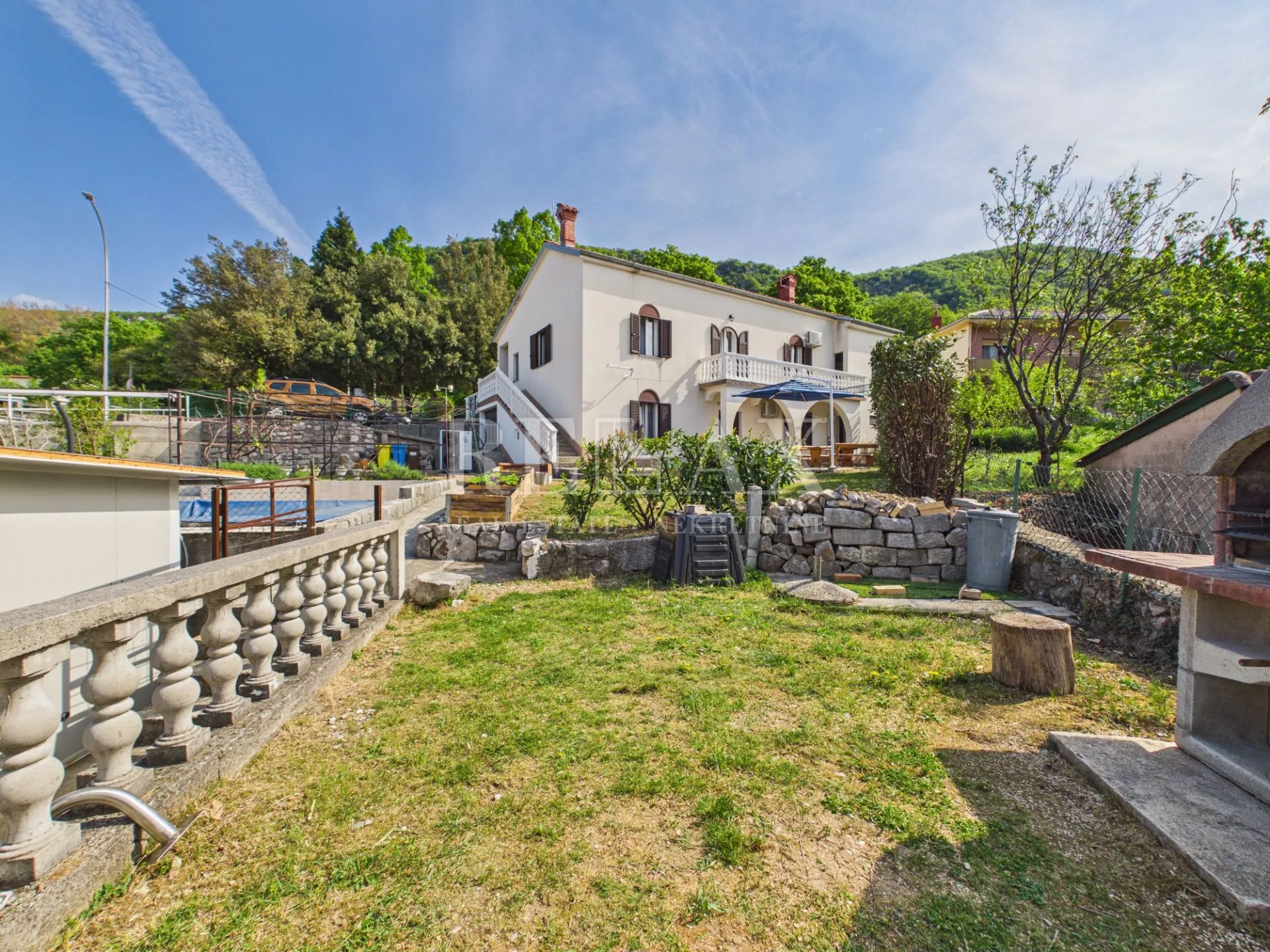 Križišće - samostojeća kuća s okućnicom i bazenom - cover