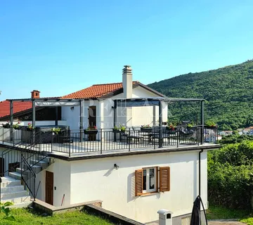 Brseč – novouređena kuća s jacuzzijem, saunom i uređenom okućnicom - cover