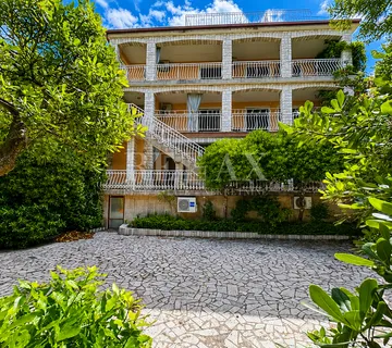 Crikvenica - apartmanska kuća na odličnoj lokaciji