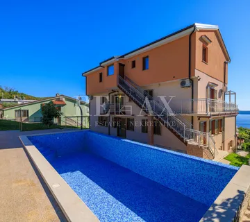 Crikvenica - prostrano imanje s bazenom - cover