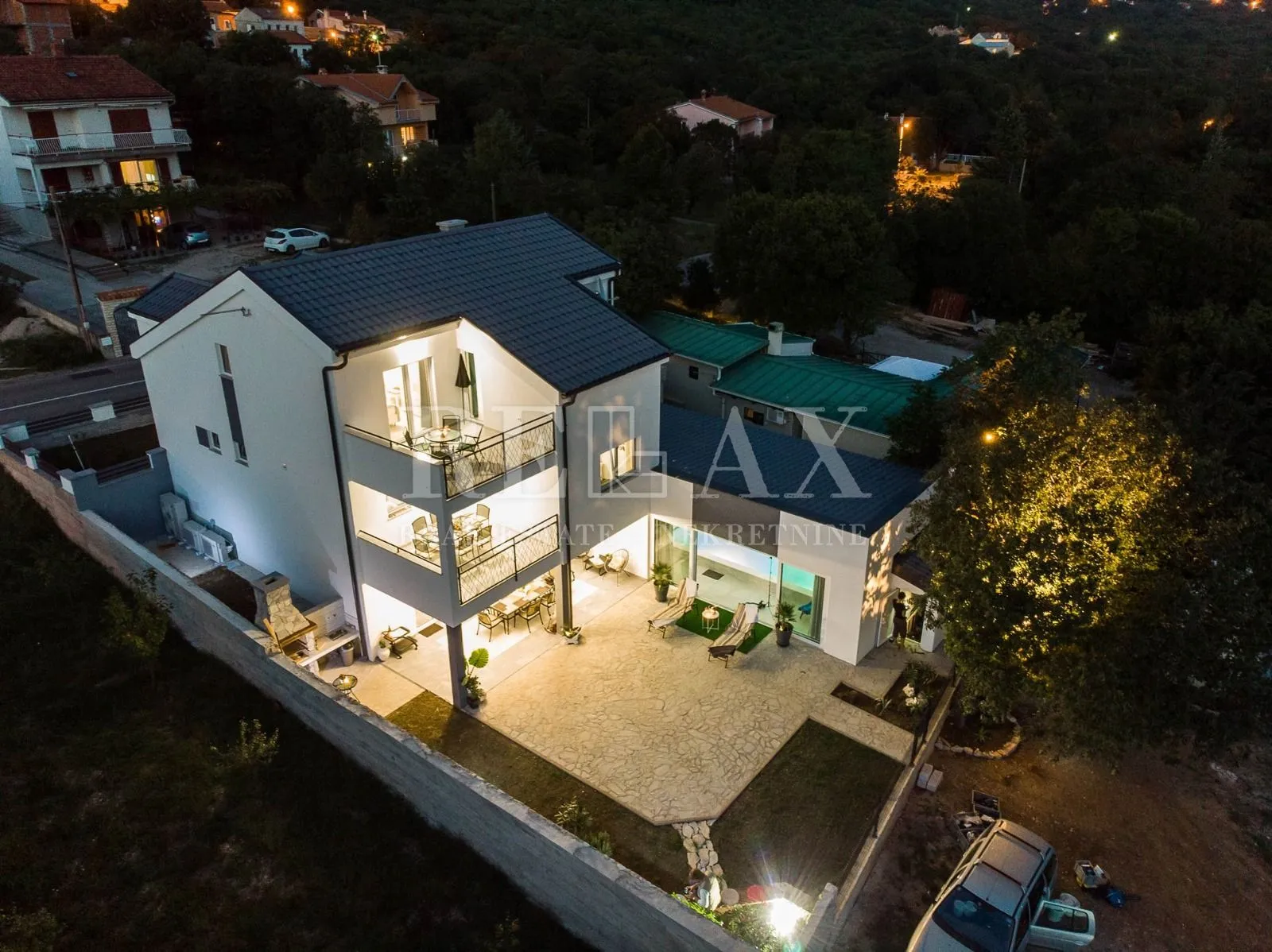 Tribalj - moderna vila sa bazenom - cover