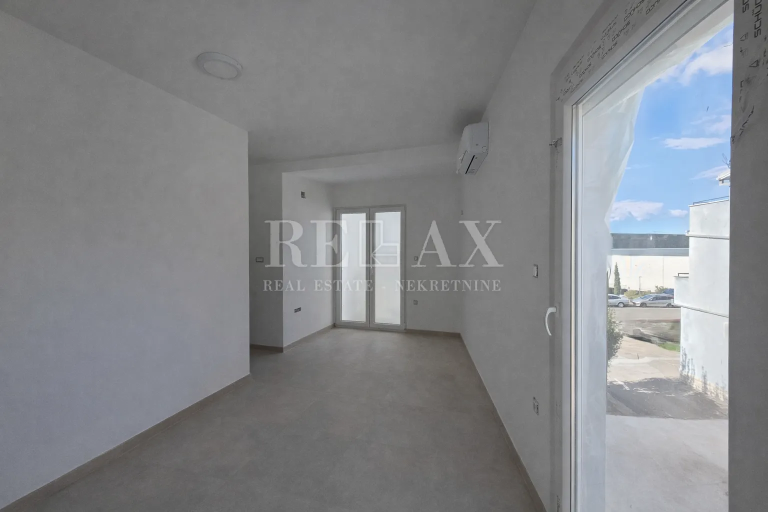 Crikvenica - stan s velikom terasom, parking - cover