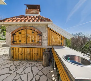 Dramalj - kuća s uređenom okućnicom blizu mora - cover