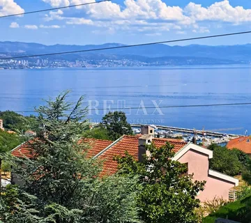 Opatija, Ičići - 97,76 m2 stana + 80 m2 potkrovlja, dva parkirna mjesta - cover