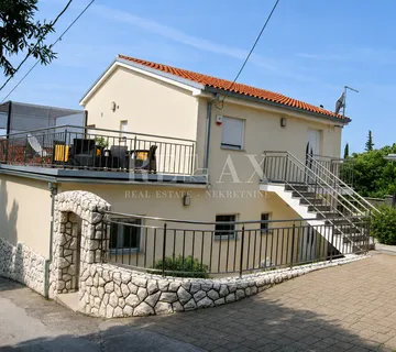 Novi Vinodolski - ekskluzivna apartmanska kuća, 50 m od mora