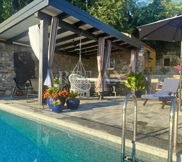 Bribir - kuća sa bazenom i okućnicom - cover