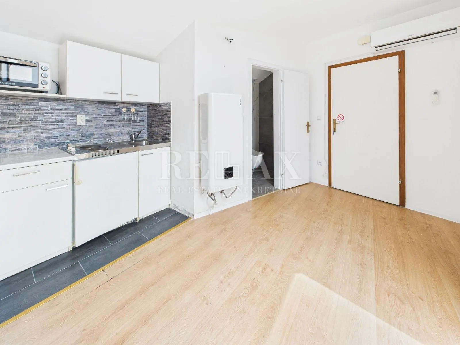 Crikvenica – nenamješten apartman u potkrovlju u centru - cover