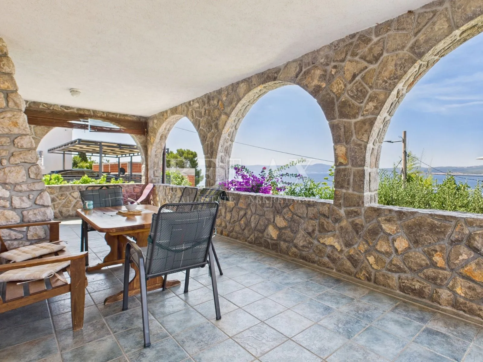 Crikvenica – Dio kuće s tri apartmana - cover