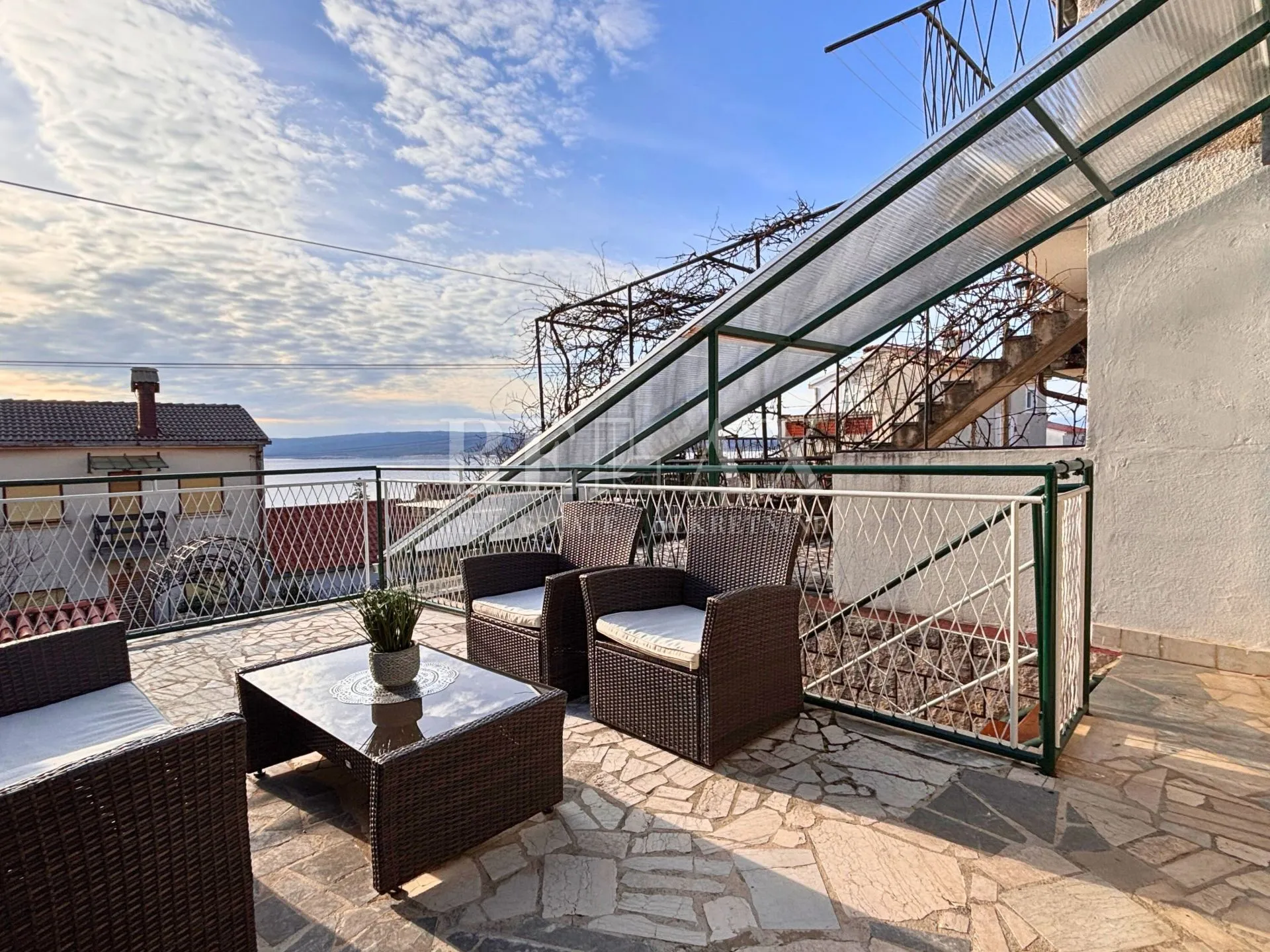 Selce - kuća u nizu sa terasom - cover