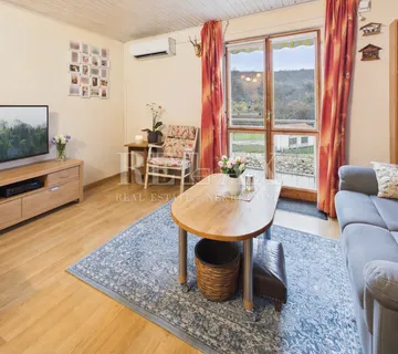 Novi Vinodolski - dvojna kuća s 3 apartmana - cover