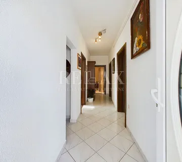 Selce - obiteljska kuća na odličnoj lokaciji - cover