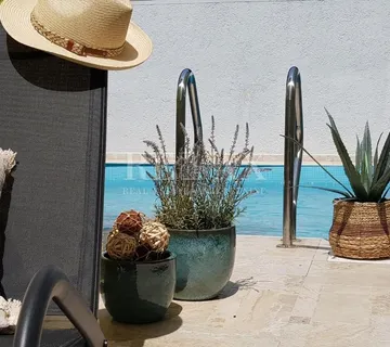 Bribir - novouređena kuća s grijanim bazenom - cover