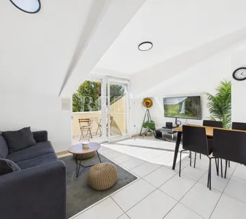 Crikvenica - stan u prvom redu do mora, centar - cover