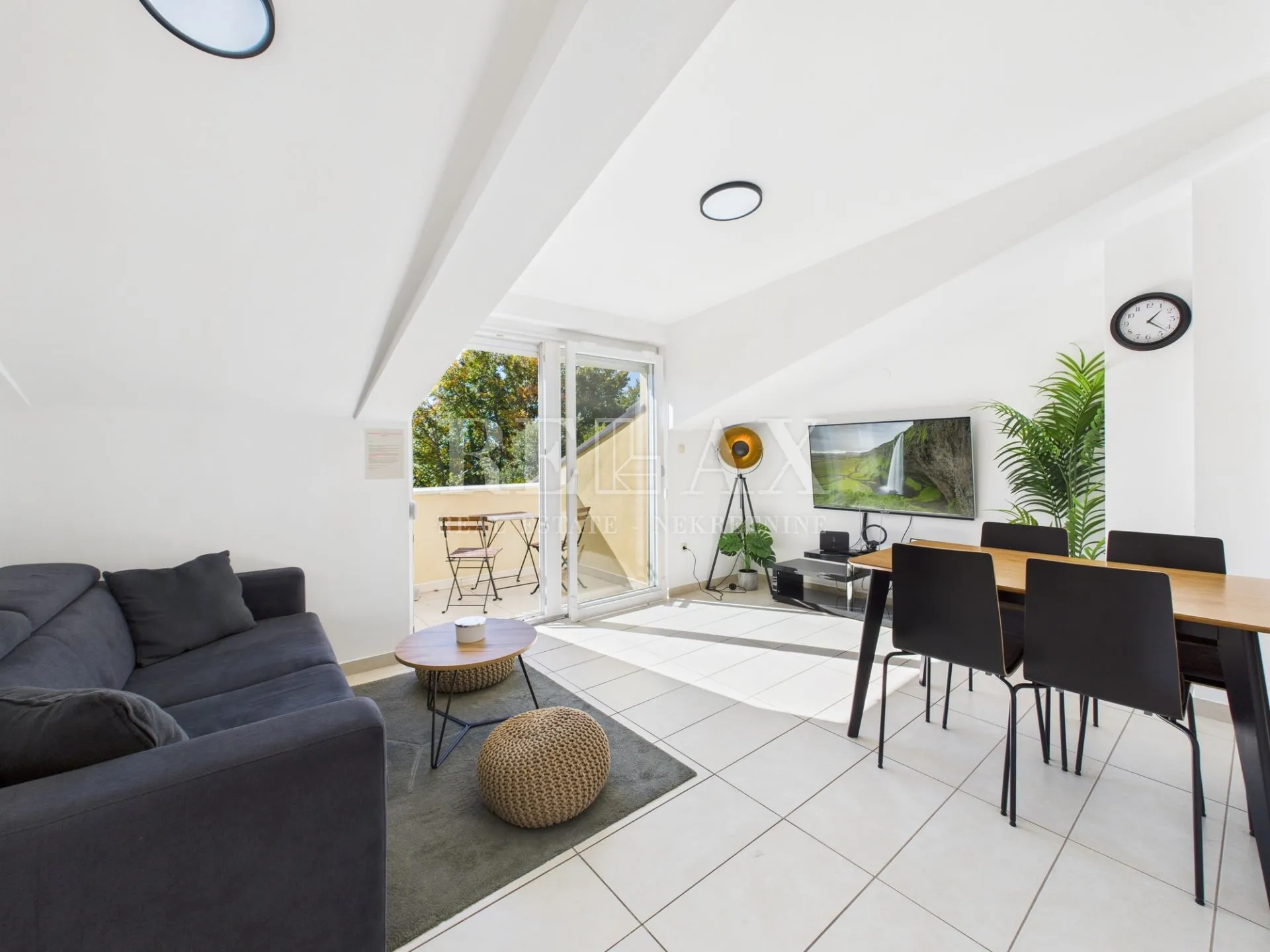 Crikvenica - stan u prvom redu do mora, centar - cover