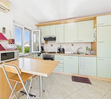 Selce - prostran stan za obitelj ili odmor - cover