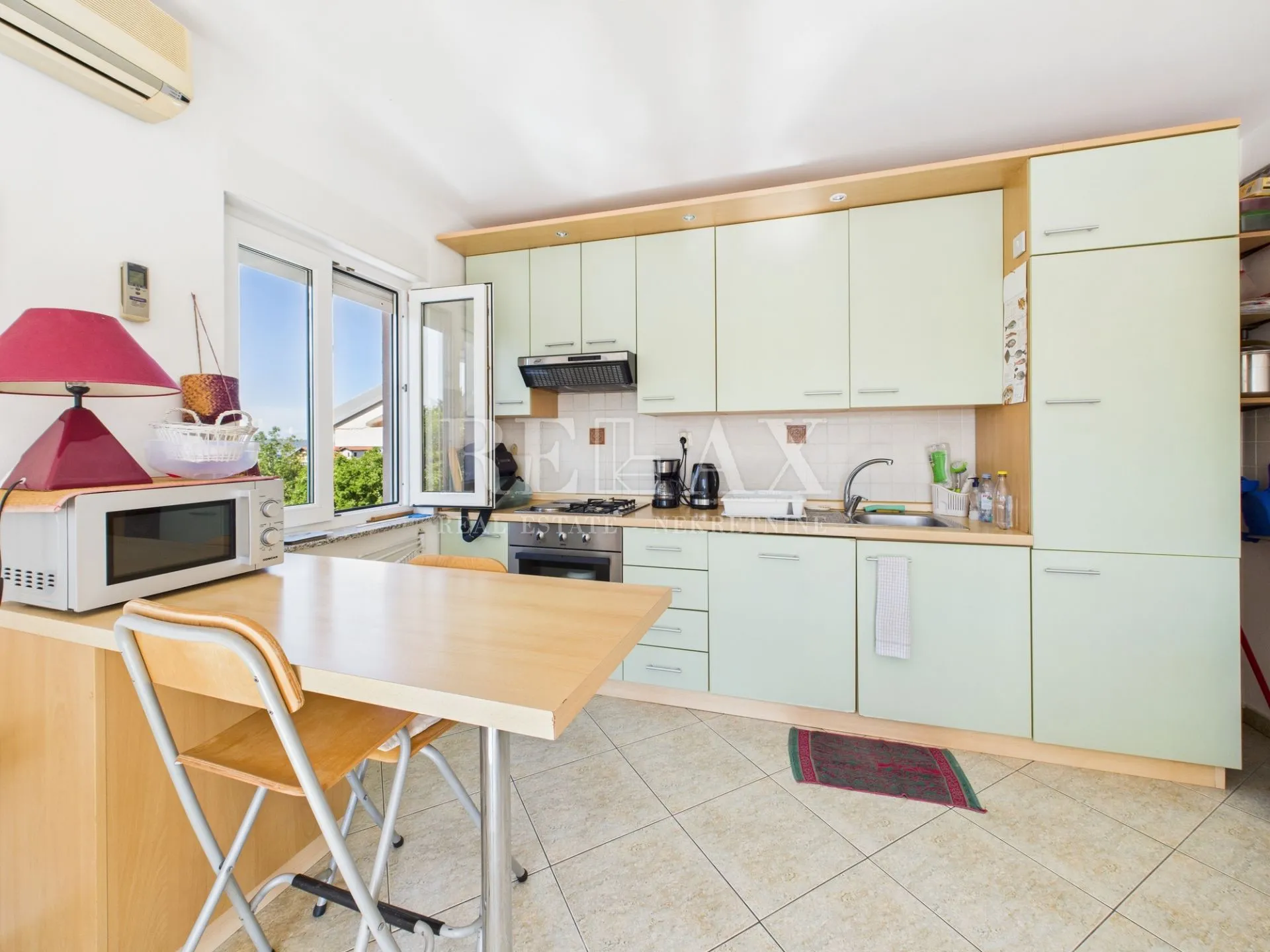 Selce - prostran stan za obitelj ili odmor - cover