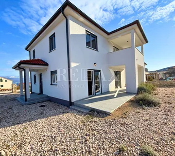 Otok Krk, Vrbnik - samostojeća kuća s velikom okućnicom - cover