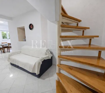 Jablanac - kuća u starom gradu 30 m od mora  - cover