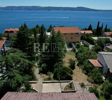 Novi Vinodolski - imanje na odličnoj lokaciji, 2. red od mora - cover