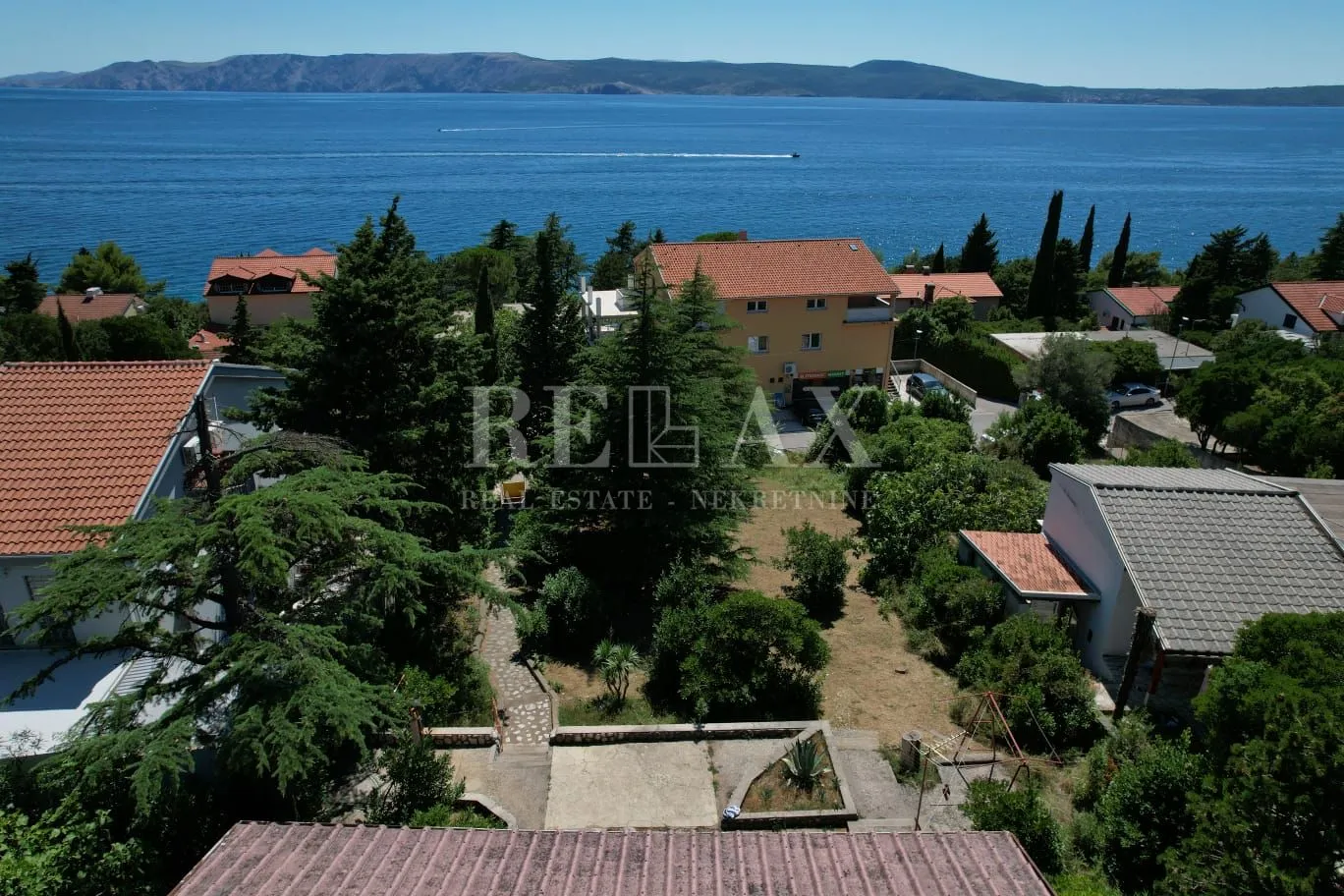 Novi Vinodolski - imanje na odličnoj lokaciji, 2. red od mora - cover