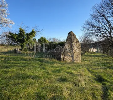 Bribir - građevinsko zemljište sa starinom - cover