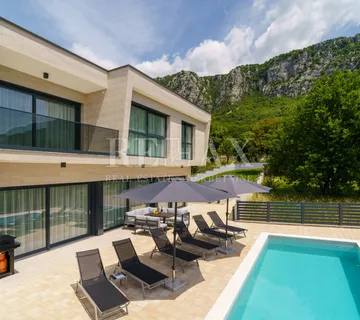 Bribir - vila s bazenom i velikom okućnicom - cover