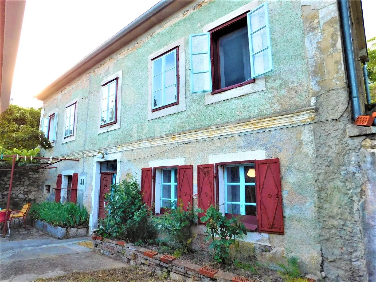 Bribir - dvije kamene kuće, velika okućnica - cover