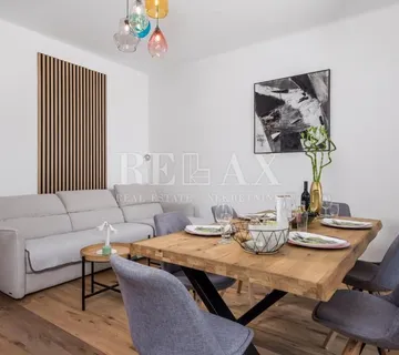 Opatija - adaptiran stan, 200 m od mora - cover