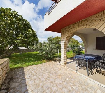 Klenovica - Stan u 1.redu sa okućnicom 250m2 - cover