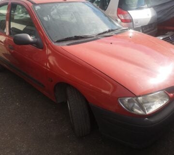 Renault Megane 1998 isključivo u dijelovima - cover
