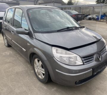 Renault Scenic 1,9 dCi - cover