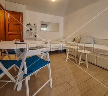 Renovirana kuća s 3 apartmana- Tribunj centar - cover