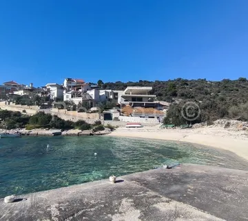 Vila s bazenom u prvom redu do mora, Kanica - cover