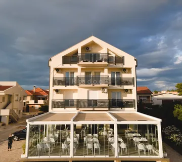 Obiteljski hotel na ulazu u grad Zadar - cover