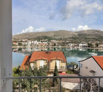 Kuća s apartmanima drugi red od mora u Grebaštici - cover