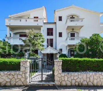 Apartmanska kuća uz samo more na prekrasnoj lokaciji - cover