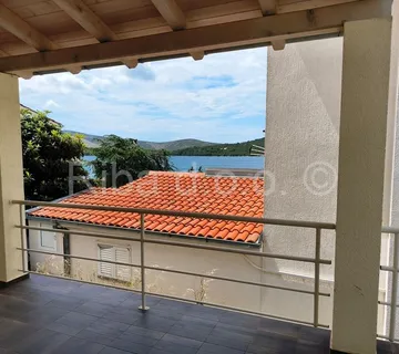 Kuća s tri apartmana blizu mora u Žaboriću - cover