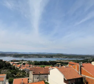 Obiteljska kuća u Šibeniku s pogledom na more i otoke - cover