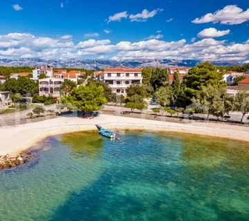 Apartmanska kuća uz samo more na prekrasnoj lokaciji - cover