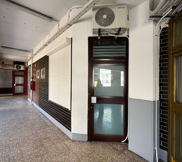 Poslovni prostor ~32m2 TC Savica - cover