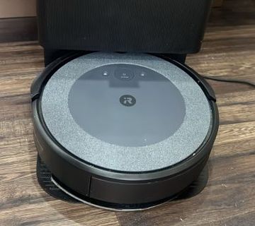 Prodajem Usisavač iRobot ROOMBA Combo J7+ - cover