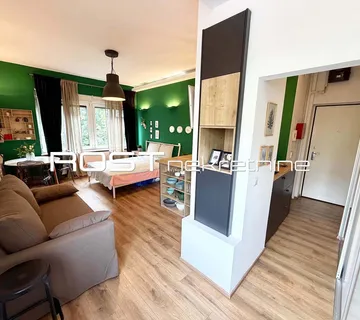 MARTIĆEVA - kod Bauerove i Malog Vatikana - 34 m2 - dizajnerski studio - Zagreb
